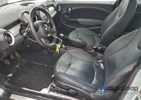 2011 Mini Cooper z USA, uszkodzony, nr VIN WMWSU3C54BT182564